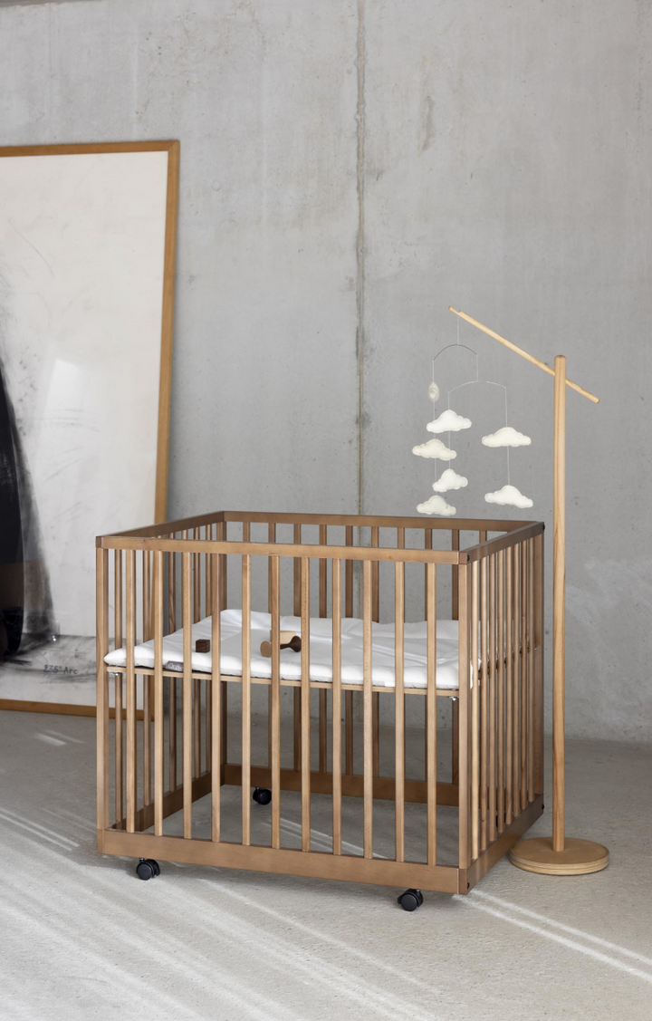 Elegancki drewniany stojak na smartfon