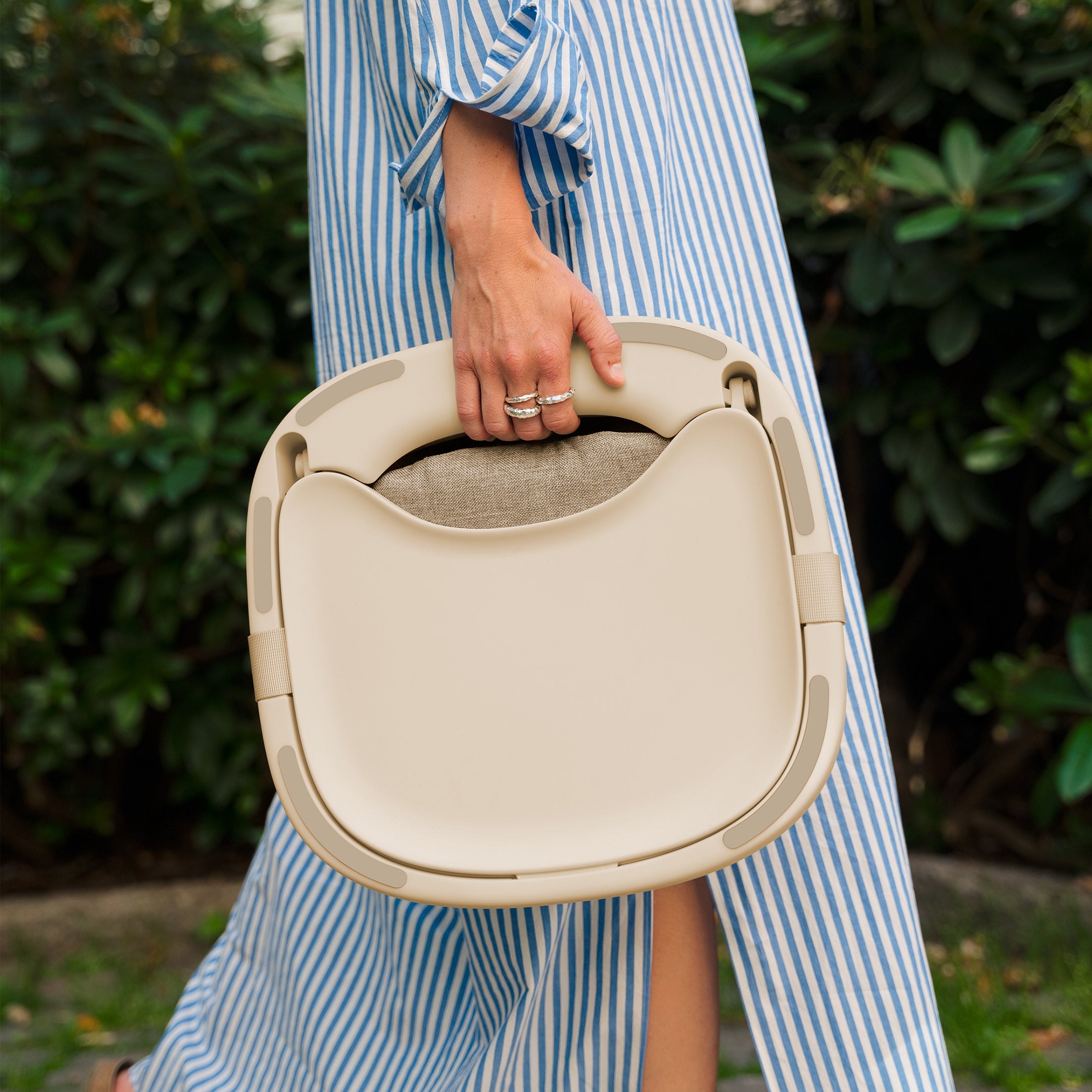 Hannie – Der tragbare Hochstuhl