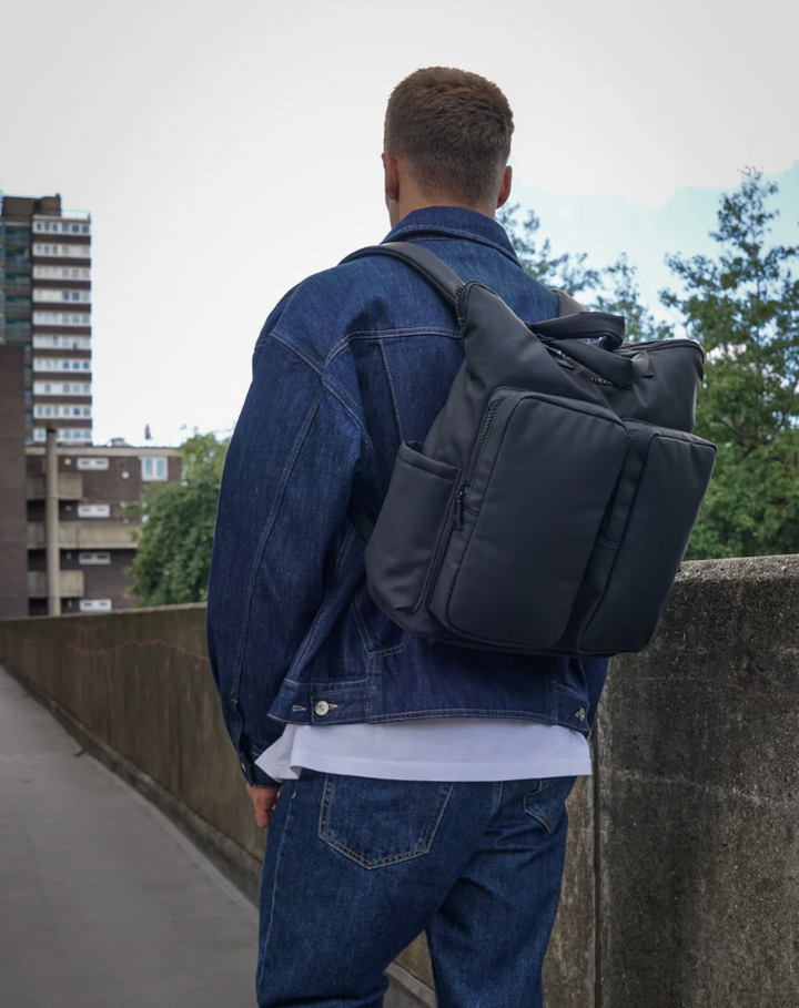 Ozzy changing tote - matt black